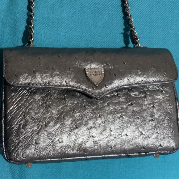 LANA MARKS BAG MEDIUM CHAIN METALLIC
PLATINUM OSTRICH LEATHER HANDBAG - Picture 3 of 8